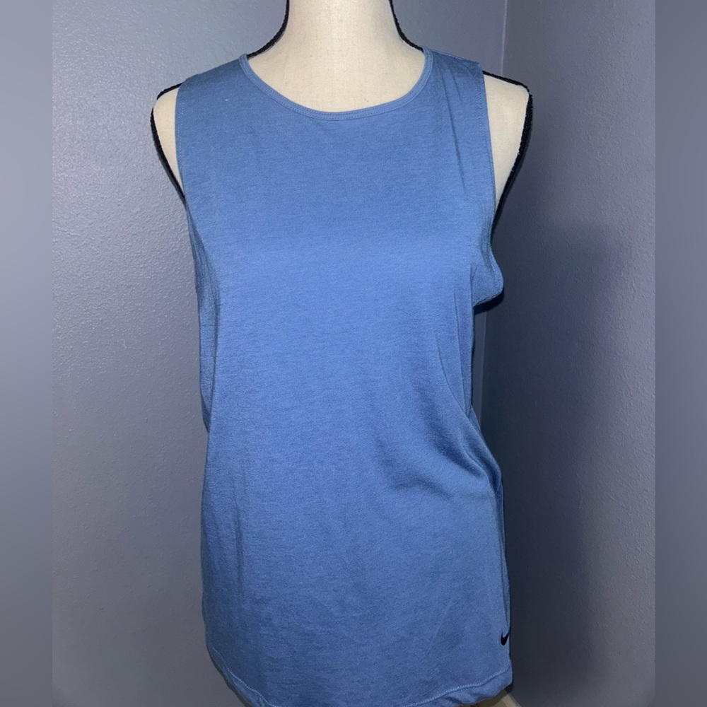 nike top never been worn size medium